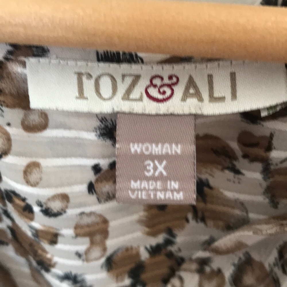 Button down blouse - Picture 2 of 2